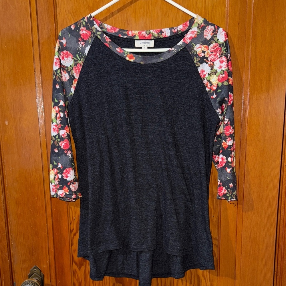 Umgee Women's Dark Gray Top with Floral Sleeves